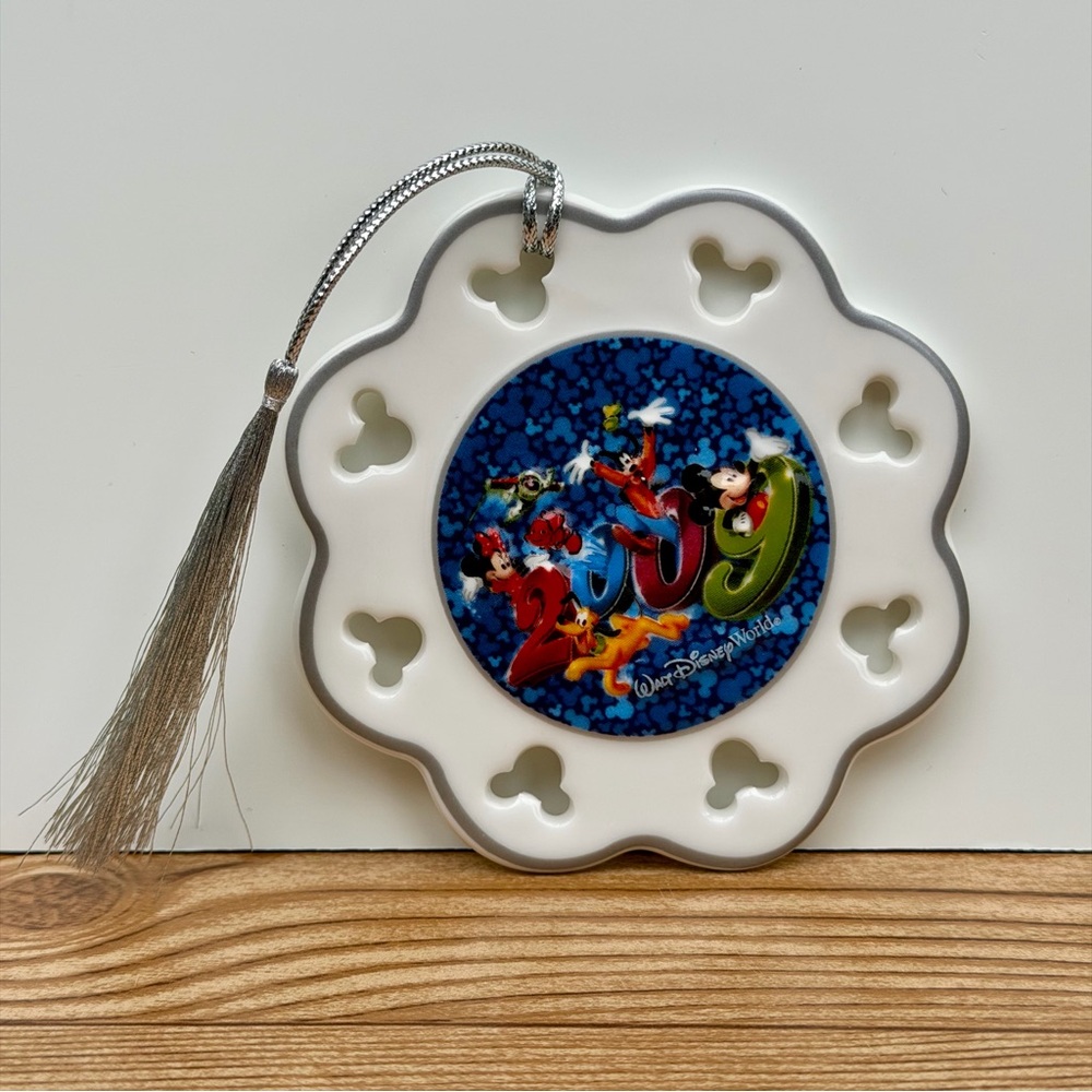 Disney Pixar Walt Disney World 2009 Holiday Collectible Christmas Ornament